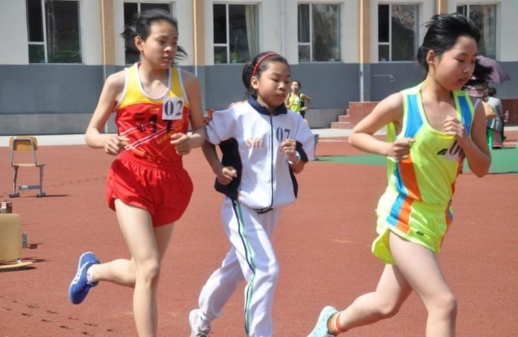 跑步法|体育老师公认的“省力”跑步法,学生长跑不怕累,提前了解不吃亏