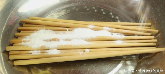 筷子用久了,只用清水洗已经没用了,教你一招,筷子干净又卫生