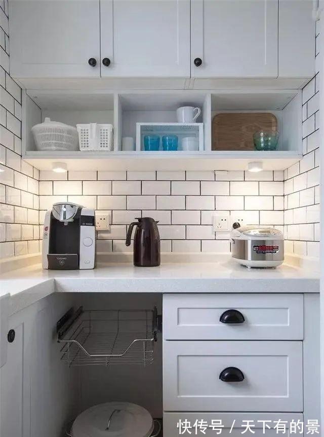 柜子|现在才知道,橱柜底部留空一格大有好处!回家默默拆掉个柜门