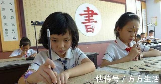 井柏然!神奇的“欧阳娜娜字体”火了,每个字都不好看,组合起来却萌萌的