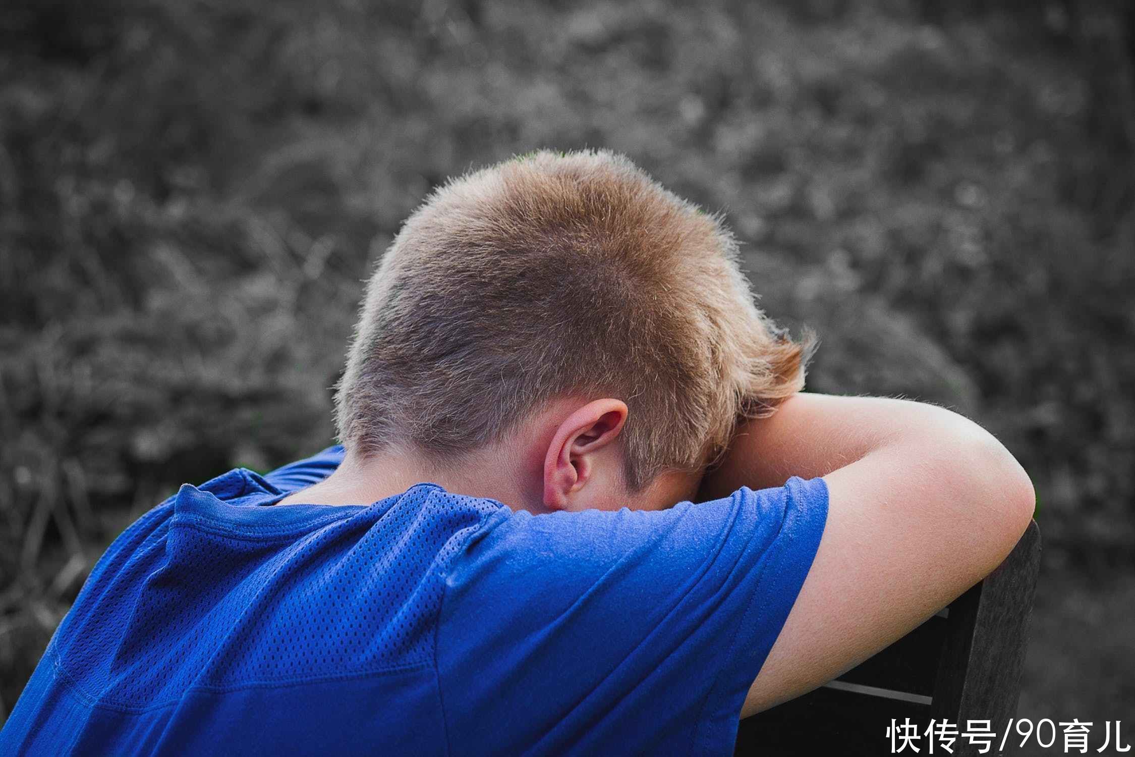 陪伴|8岁儿子沉迷玩手机,妈妈气急对孩子“动手”,深夜送孩子进医院