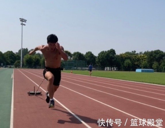 肌肉线条|不想退役!苏炳添刚结束隔离,立马顶着太阳集训,肌肉线条看馋了