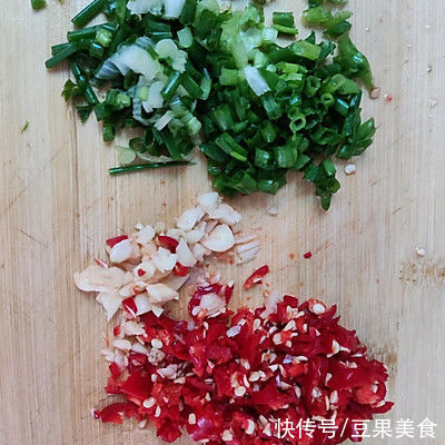 跟饭店大厨学的白菜豆腐煲的做法，果然好吃到没朋友