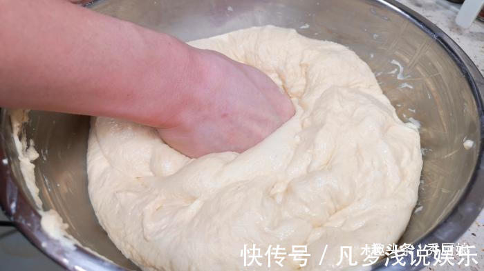 做法|炸油条时，有人加鸡蛋，有人加泡打粉，其实都不对，教你正确做法
