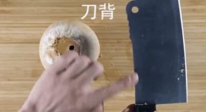 纯天然|开椰子谁还用锤啊,只要1块口香糖,2分钟快速开椰子