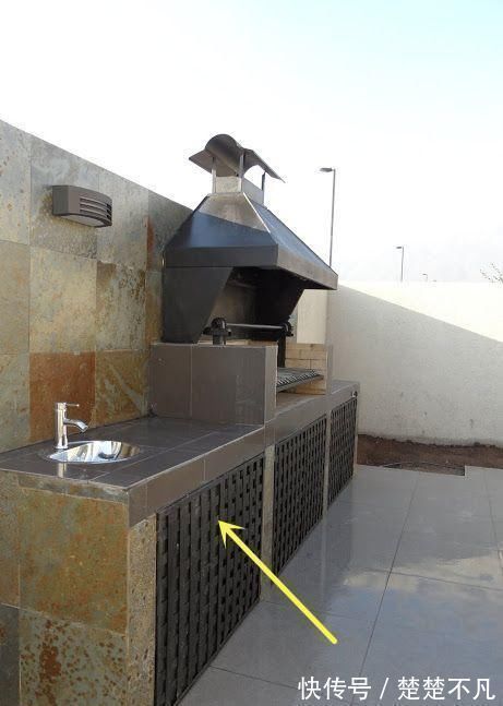 燃气|买了顶楼,刚把阳台改成开放式厨房,物业就找上门了,碍了谁家