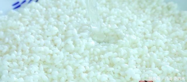 糯米别再包粽子了,这样做比粽子还好吃,上桌来一个不够吃,解馋!