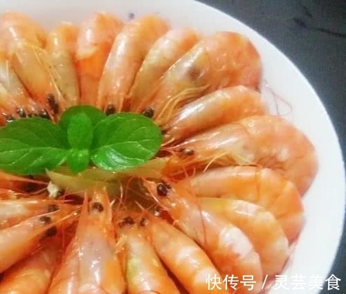 妙招|煮大虾时，既不要放盐，也不要放油，教你小妙招，鲜嫩无腥味！