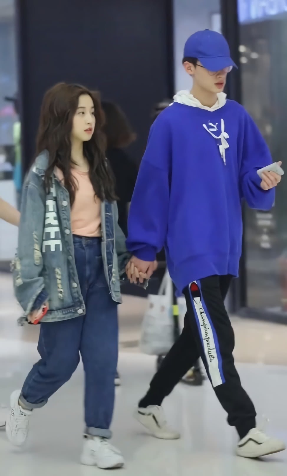 长发披肩 你还不知道吗匡威落后了,街头悄悄火了“N字鞋”,仙女穿的!