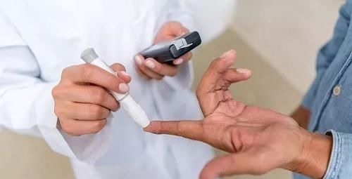 血糖|适合糖尿病人的5种食物,每天吃点,促进新陈代谢,平衡血糖值