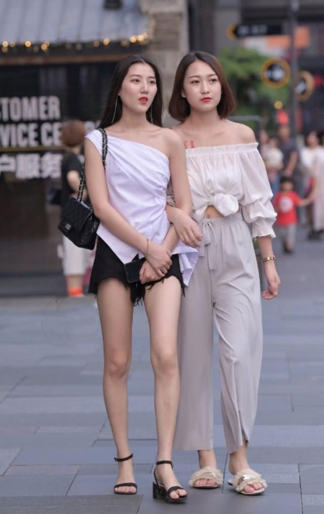 优雅又大方的阔腿裤很显气场，简洁时髦又落落大方的感觉