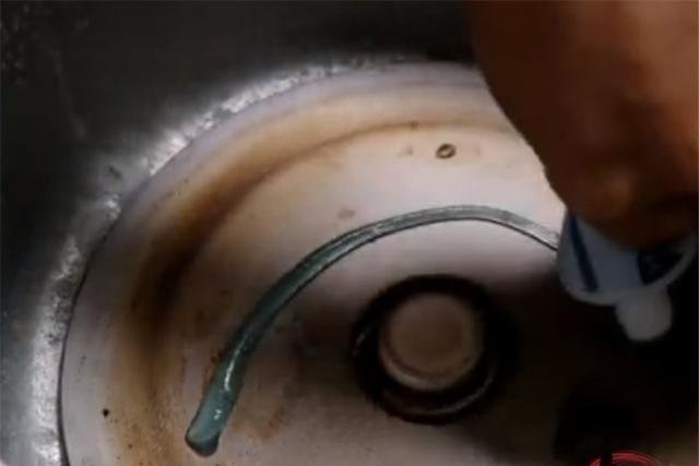 餐巾纸|电饭锅内部铺一张纸,想不到这么厉害,大多人都不懂,早学早受益