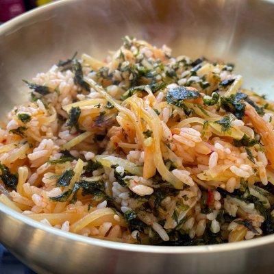 大厨教你这么做辣白菜土豆丝炒饭，分分钟就可以学会