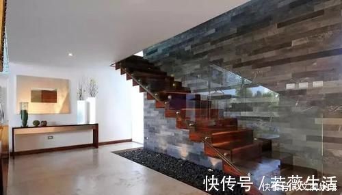 休闲|同样是楼梯,别人家装成漂亮小花园还带鱼池,你家却用来储物