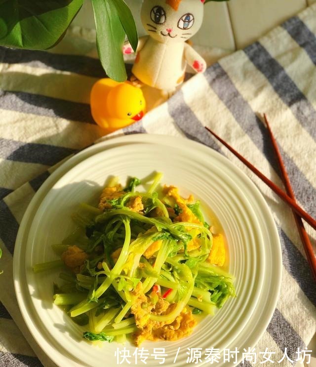 这个菜我见到就会买,搭配2个鸡蛋一起炒,清香脆嫩,非常下饭