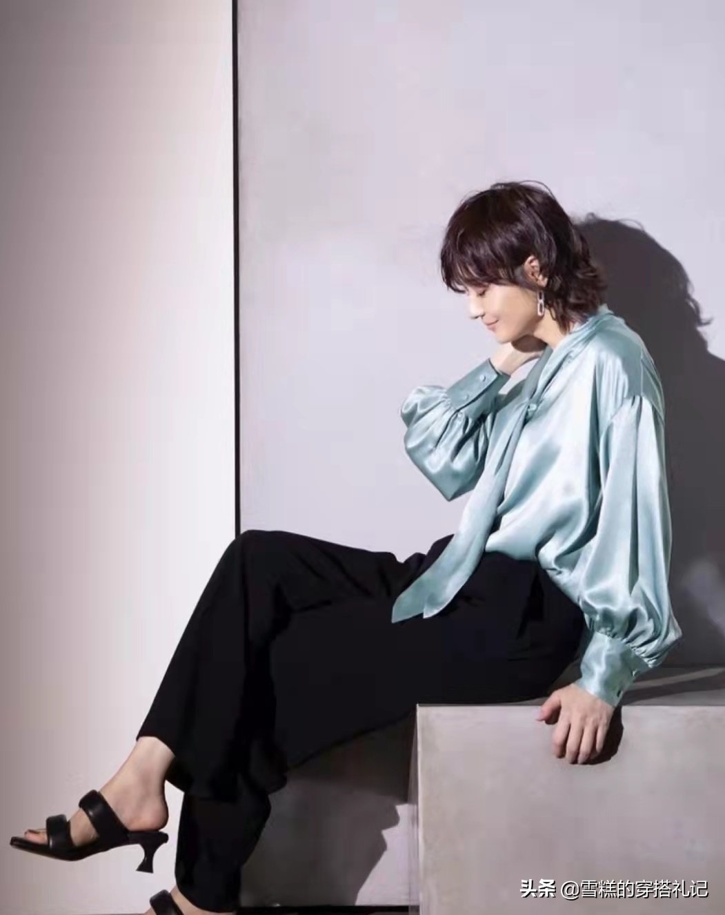 富冈佳子 被52岁富冈佳子的穿搭惊艳了,人过半百却美得优雅,太值得借鉴