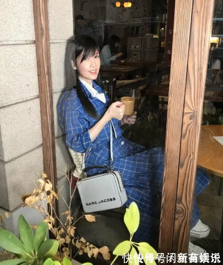 斜刘海 女人到50岁想要有气质，这4种发型尽量避开，容易显老还有大妈感