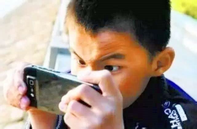 辣妈|孩子从小玩手机,危害到底多“恐怖”?这份研究报告引家长深思