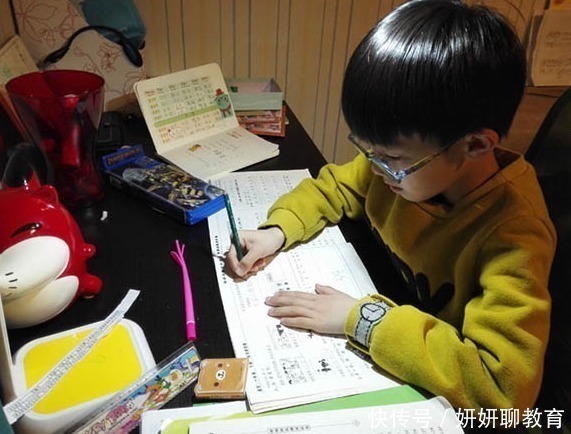 爸爸的脚臭|学生作文《爸爸的脚臭》,味道从文字里流露出来,网友说不招蚊子