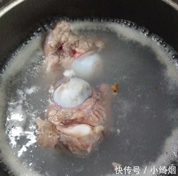 遇到这肉别手软，买上几斤炖一锅，比牛肉香，比羊肉滋补，美滋滋