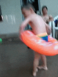 |搞笑GIF:你永远猜不到 美女的那些照片是怎么拍出来的