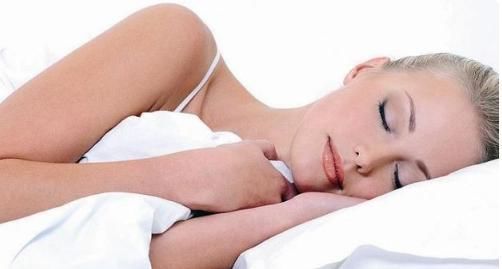 被子|多半女性睡觉喜欢夹被子,这是为什么呢?女性看完尽量别害羞