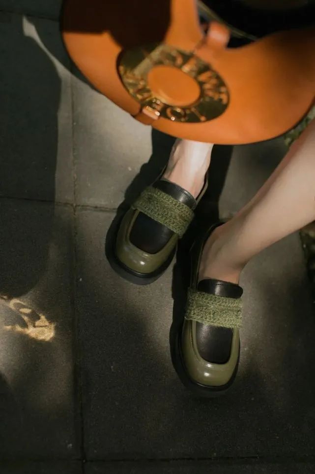 短袜|打败小白鞋成为今秋“最百搭鞋”，有关它的7Days搭配送给你