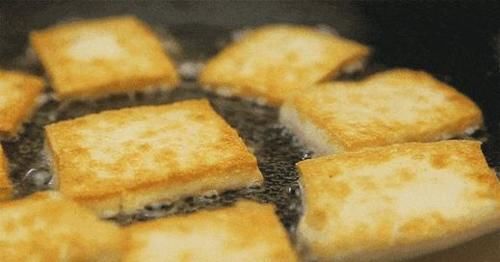 不粘锅|煎豆腐,直接下锅就错了!多做2步,外焦里嫩,不粘锅不掉皮,香