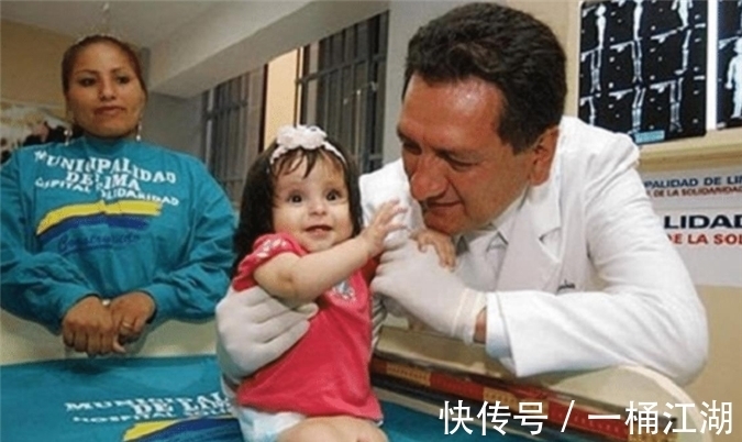 双腿|美国女孩出生患美人鱼症,喜欢在水里,生存十年创造医学奇迹