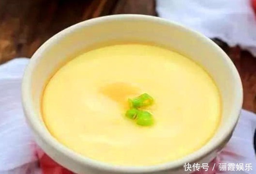 凉水|蒸鸡蛋，用凉水还是开水其实都错了，教你1招，鸡蛋嫩滑无蜂窝