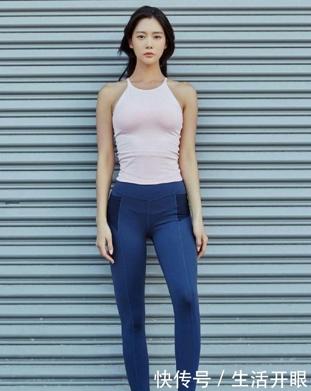 勾勒|私房照:惟妙惟俏小妹妹性感迷人,打底裤勾勒出丰腴性感的身材