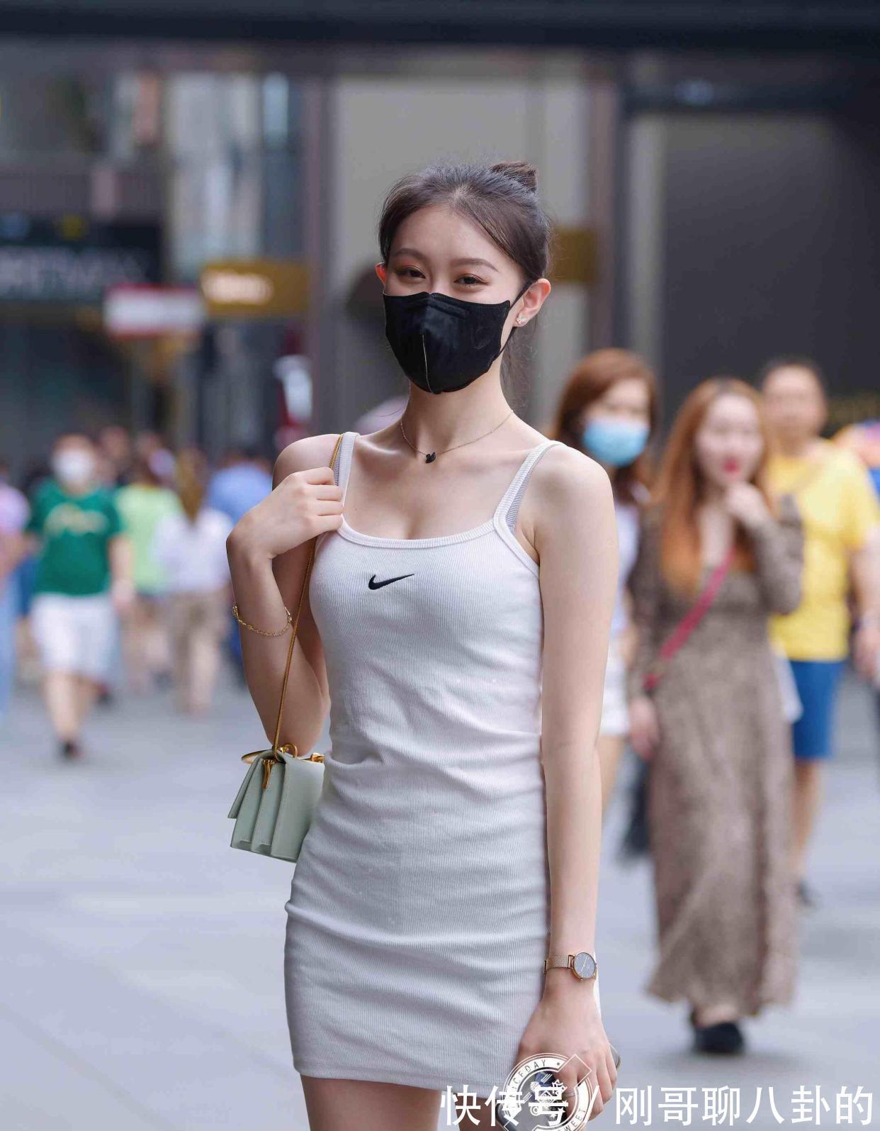 字裙|活力满满的连衣裙装扮显得独特别致,你负责优雅就可以,淡雅大方