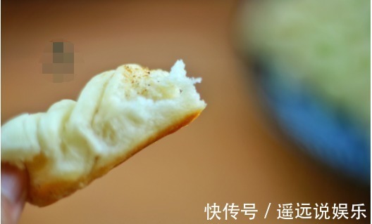 好吃|花卷新做法,简单一做就特好吃,底酥脆上暄软,比蒸着吃香多了