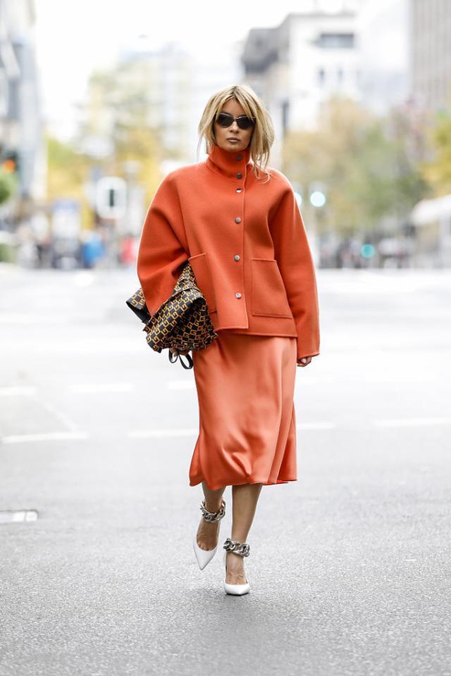 顺色|潮流的女孩子都在用的顺色搭配法, 谁穿谁好看, 看起来舒服又时髦