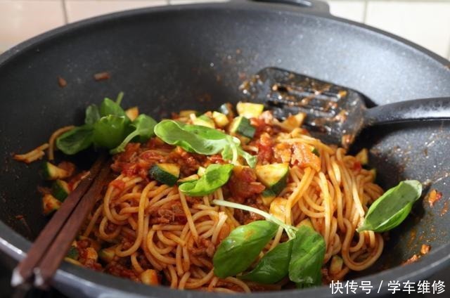 教你做正宗的番茄酱意大利面,掌握这几点,再不去西餐厅花冤枉钱