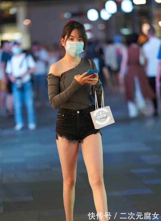 搭配 打底裤活力满满,简单搭配就能让造型美感进阶,显得瘦高!