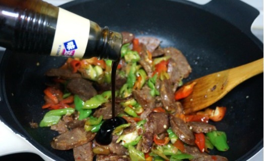 辣椒和它一起炒,香辣开胃超下饭,3分钟就做好