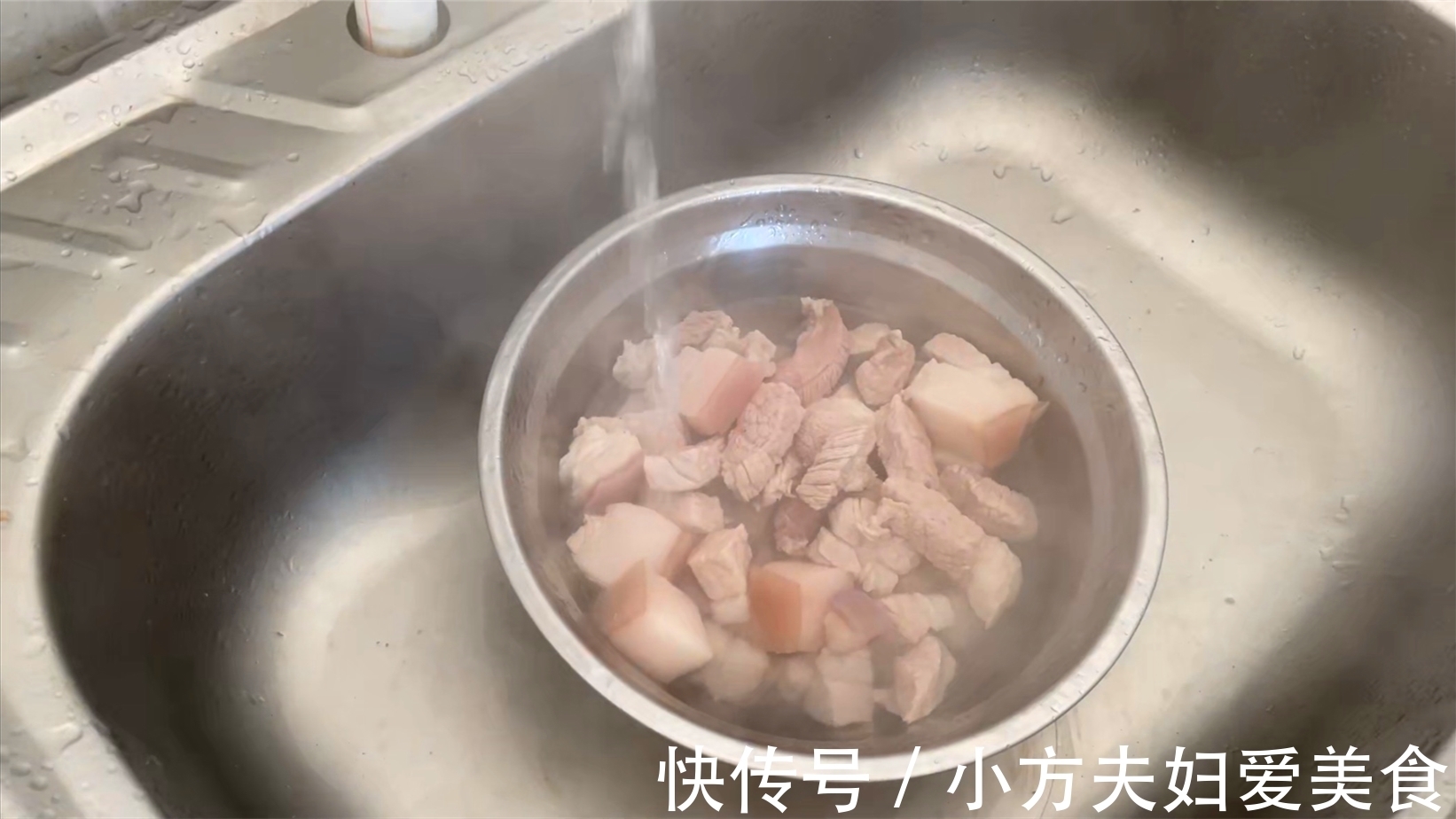 小方秘制红烧肉,色泽诱人肥而不腻,比饭店里做的都好吃!