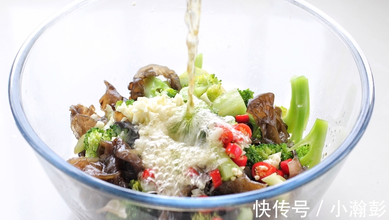 木耳|夏天太热就别炒菜了，试试做点凉拌菜，爽口开胃热量低，干吃不胖