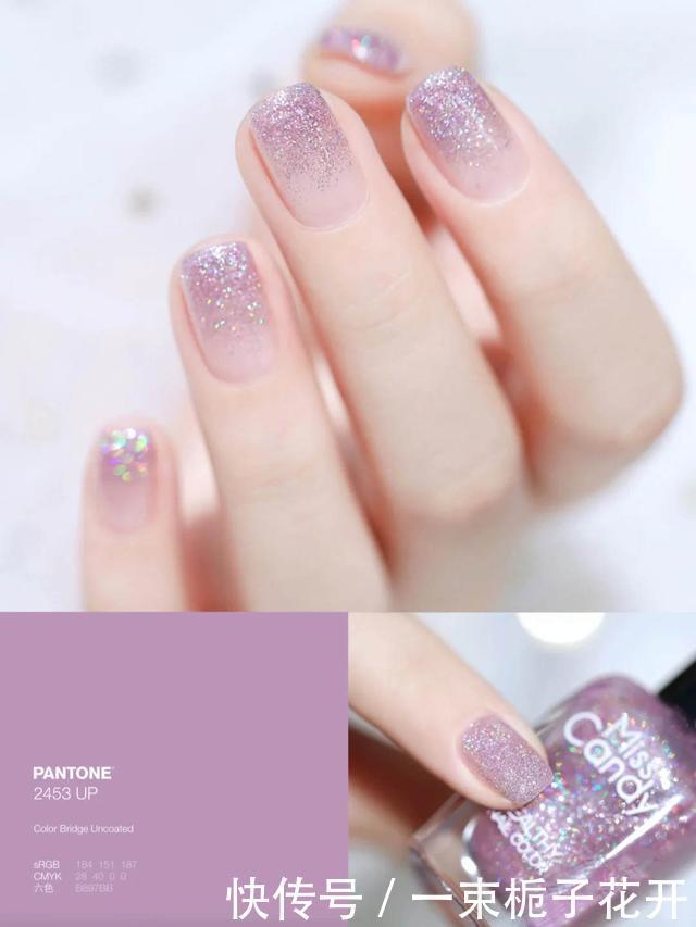 新年美甲也要“换新装”,紫色碎钻迷人梦幻,还有它像星空般闪耀