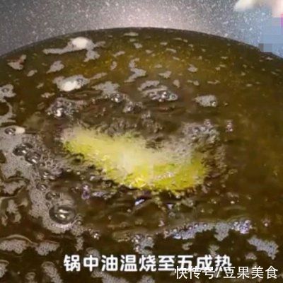 这道油炸蘑菇拍照发到朋友圈，都在夸我厨艺高