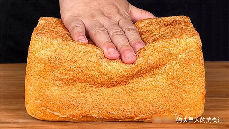 面包家常做法简单又好吃，不用揉出膜，蓬松柔软，想失败都难