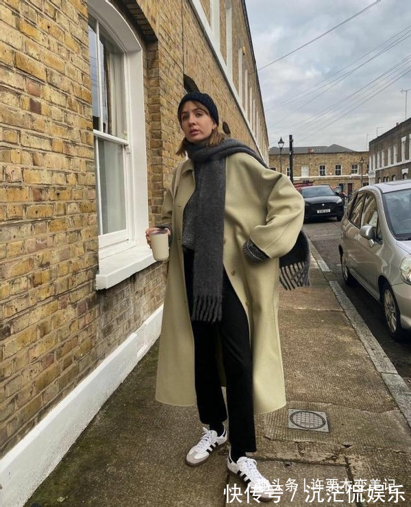 饱和度|过了四十岁的女人,衣柜里这5种颜色衣服别再穿了,显老还掉档次