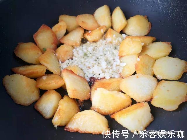 美食|夏天爱出汗，身体疲倦困乏，这种高钾食物别忘吃，蒸熟一煎，真香