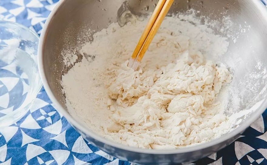 馒头店的馒头又大又白,加了啥东西做好4点,暄软筋道,你也行