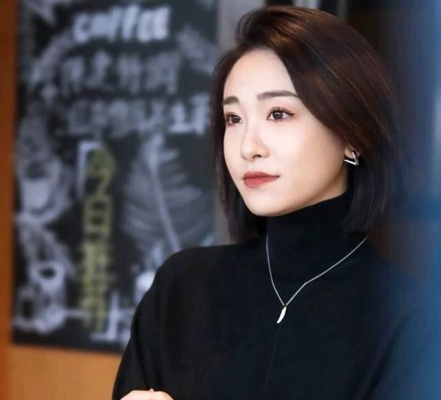 正确 这才是毛衣的正确穿搭,简单优雅又减龄,轻松穿出20岁的感觉