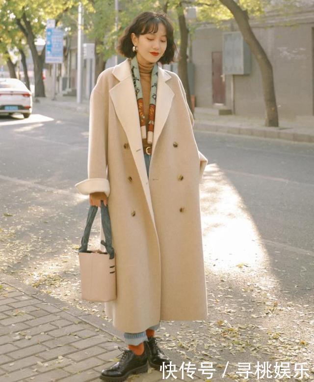 最近火了一种“复古暖色系”穿搭,好看洋气,冬天这么穿就对了