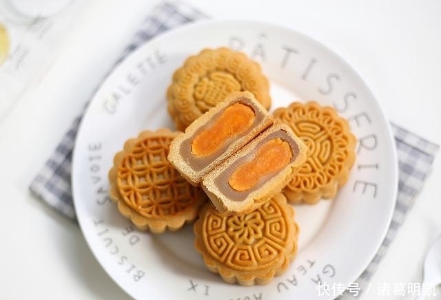 蛋黄|广式月饼还是喜欢这配方,蛋黄油润咸香,饼皮松软可口,味道大赞