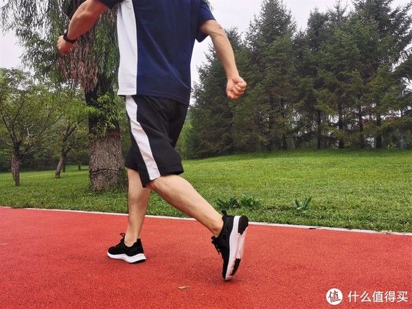 休闲|想摆脱亚健康困扰，穿咕咚5K鞋跑起来