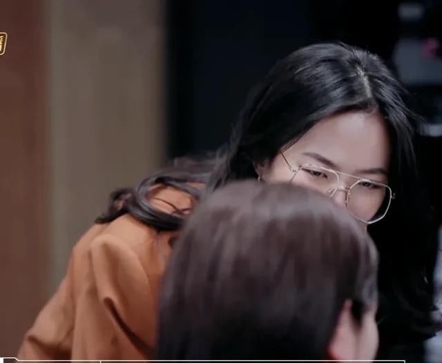 张翰实习生入职第一天丢包又迟到？董明珠却说：我看好她！